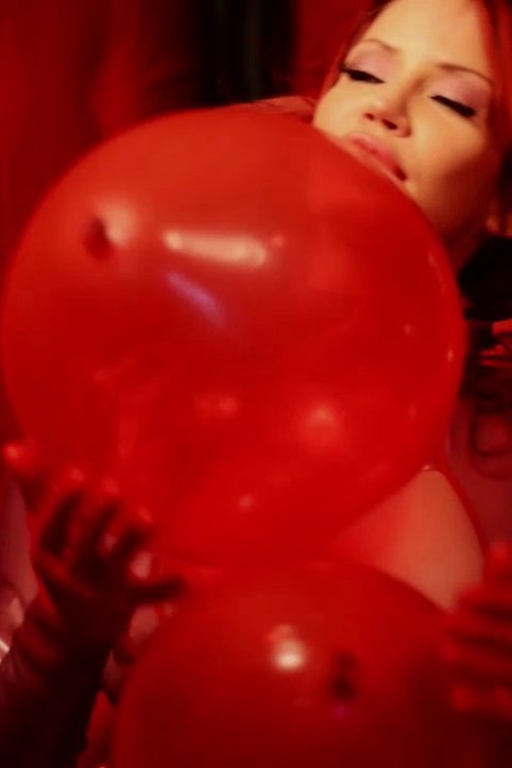 [Carrie Lachance唯美视频]ID0047 bianca-beauchamp_valentine-balloons_720p--性感提示：如狼似虎刺激夜色朦胧网袜若隐若现