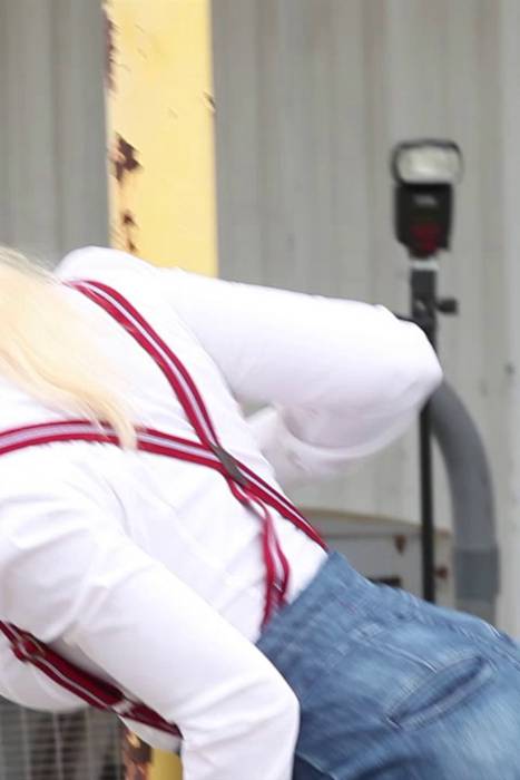 [Carrie Lachance唯美视频]ID0070 Carrie LaChance - Video #136 - Denim Suspender--性感提示：美女腿模狐媚迷离眼神性感乳罩