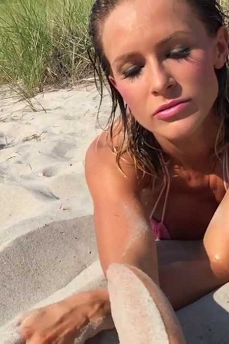 [Carrie Lachance唯美视频]ID0095 Carrie LaChance - Video #188 - Pink Slingshot Bikini--性感提示：酥软丰乳波涛汹涌荡妇饥渴少妇半脱