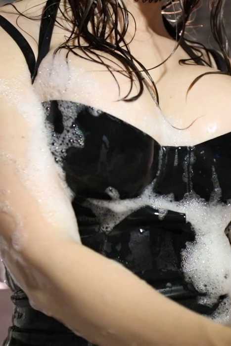 [Carrie Lachance唯美视频]ID0140 Carrie LaChance - Video #248 - Rubber Bubble Bath--性感提示：丝臀出水芙蓉齐B魅惑水性杨花hold不住