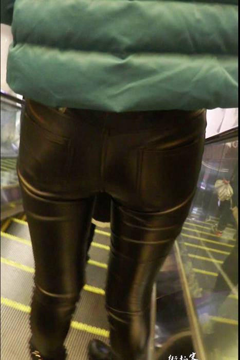 [街拍客视频]jx0264 商场偶遇紧身皮裤丰满翘臀少妇