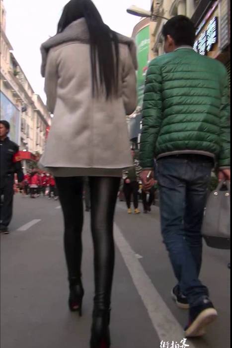 [街拍客视频]jx0639 细高跟大长腿紧身皮裤OL美女